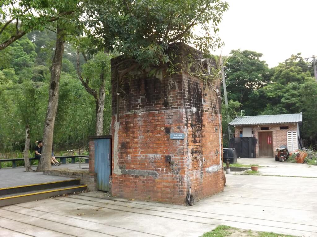 大溪老茶廠的圖片：紅磚的古井、水塔