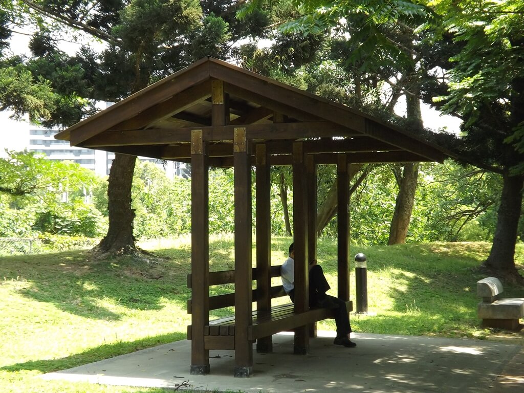 大溪埔頂公園的圖片：步道旁的木造涼亭
