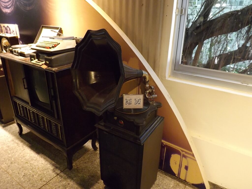新竹市眷村博物館的圖片：大花朵留聲機