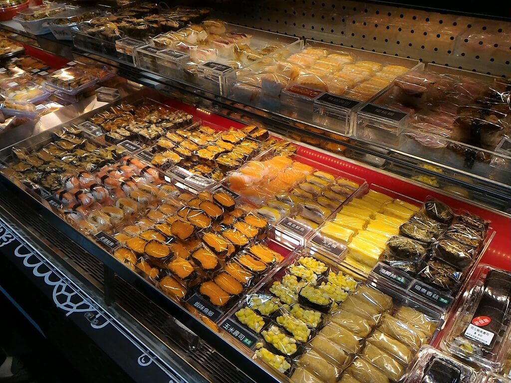 GlobalMall 環球購物中心桃園 A8的圖片：嚐鱻的各種外帶壽司