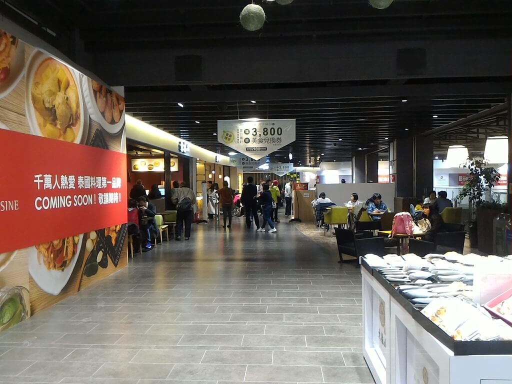 GlobalMall 環球購物中心桃園 A8的圖片：2F 逛街走道（123660386）