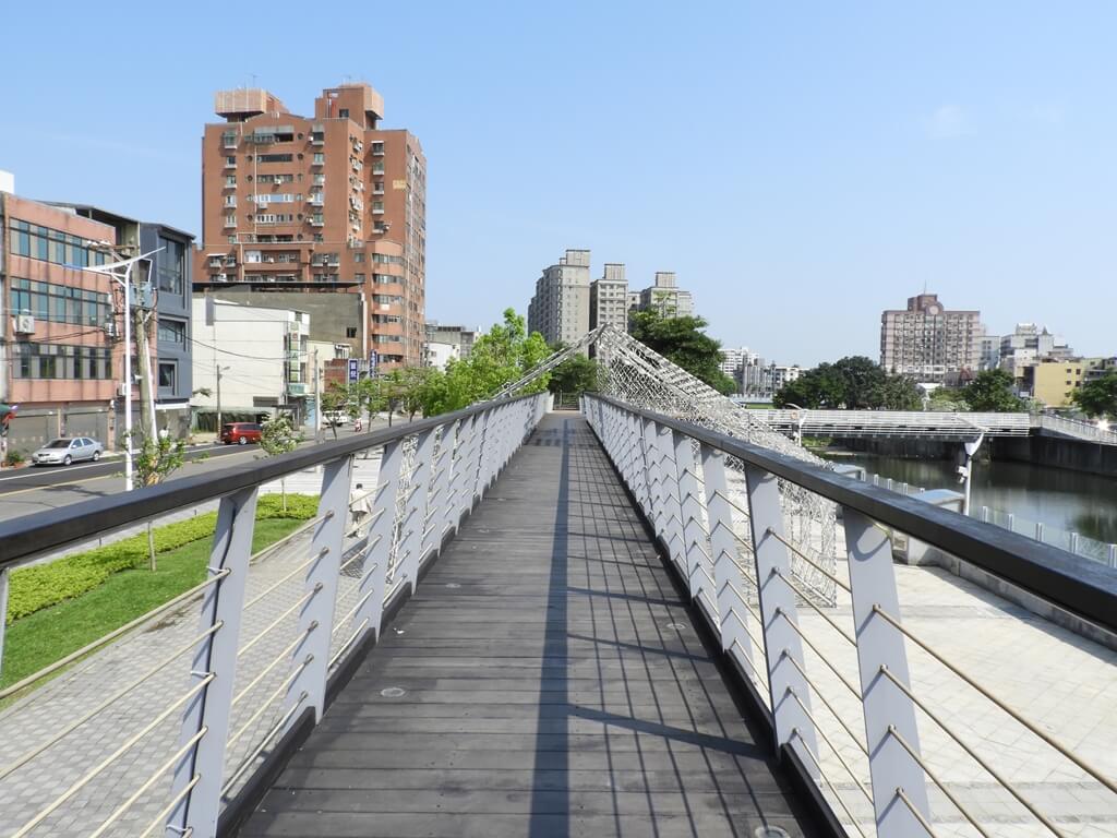 老街溪開蓋紀念廣場的圖片：木棧步道（123660556）