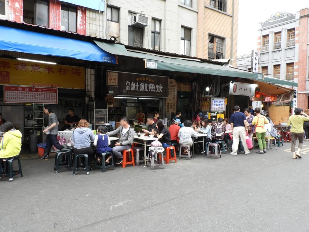 迪化街的圖片：米粉湯、台南土魠魚羹、四神湯美食小街
