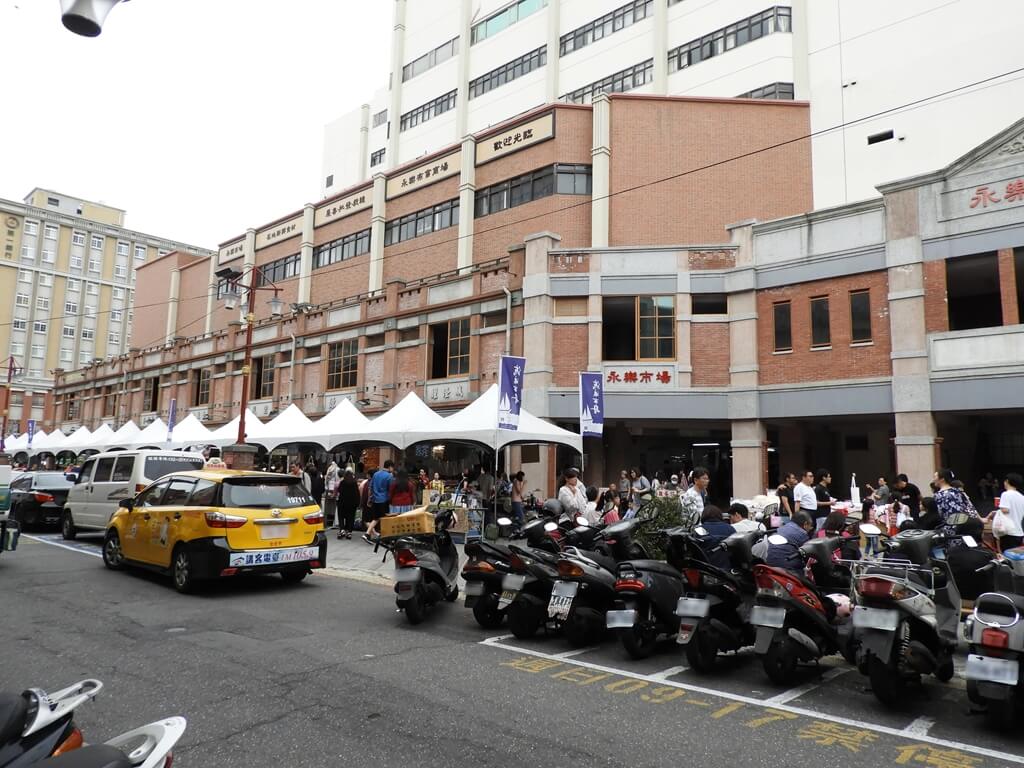 永樂布業商場（永樂市場）的圖片：永樂市場前的機車停車格