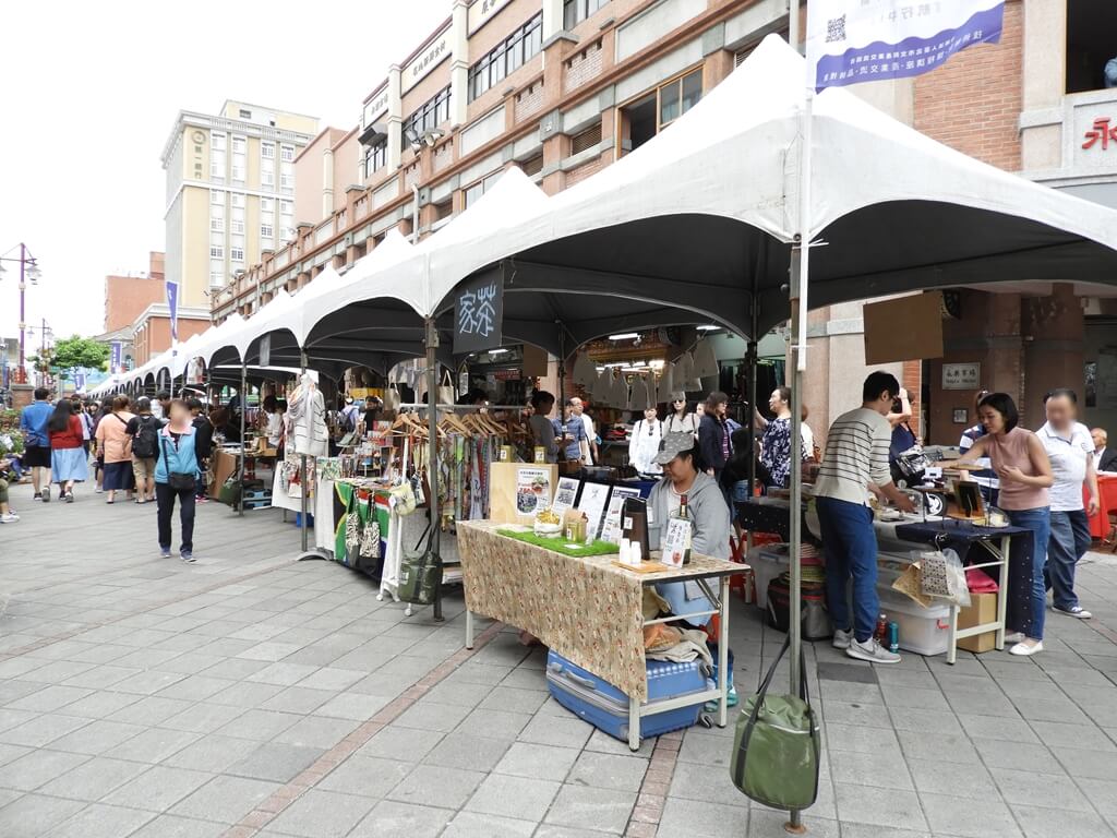 永樂布業商場（永樂市場）的圖片：永樂市場前廣場的市集