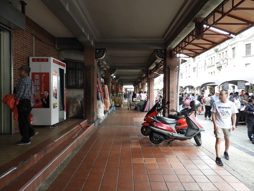 永樂布業商場（永樂市場）的圖片：永樂市場1F室外走廊（123660662）