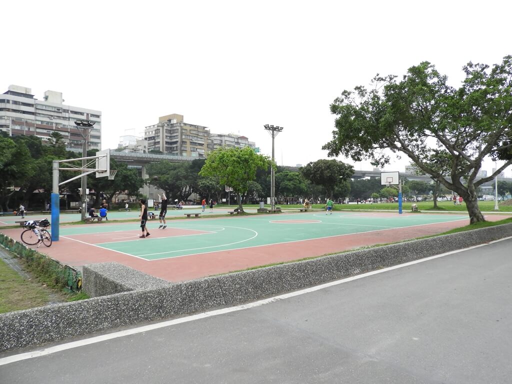 延平河濱公園（台北市）的圖片：籃球場（123660683）