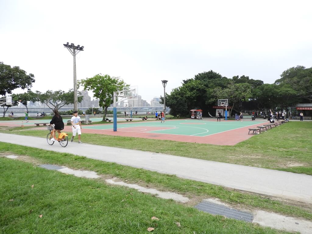 延平河濱公園（台北市）的圖片：籃球場（123660687）