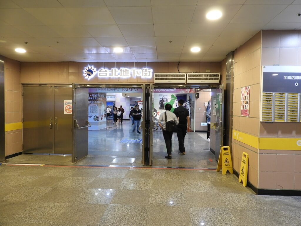 台北地下街 Taipei City Mall的圖片：台北地下街的 Y28 出入口