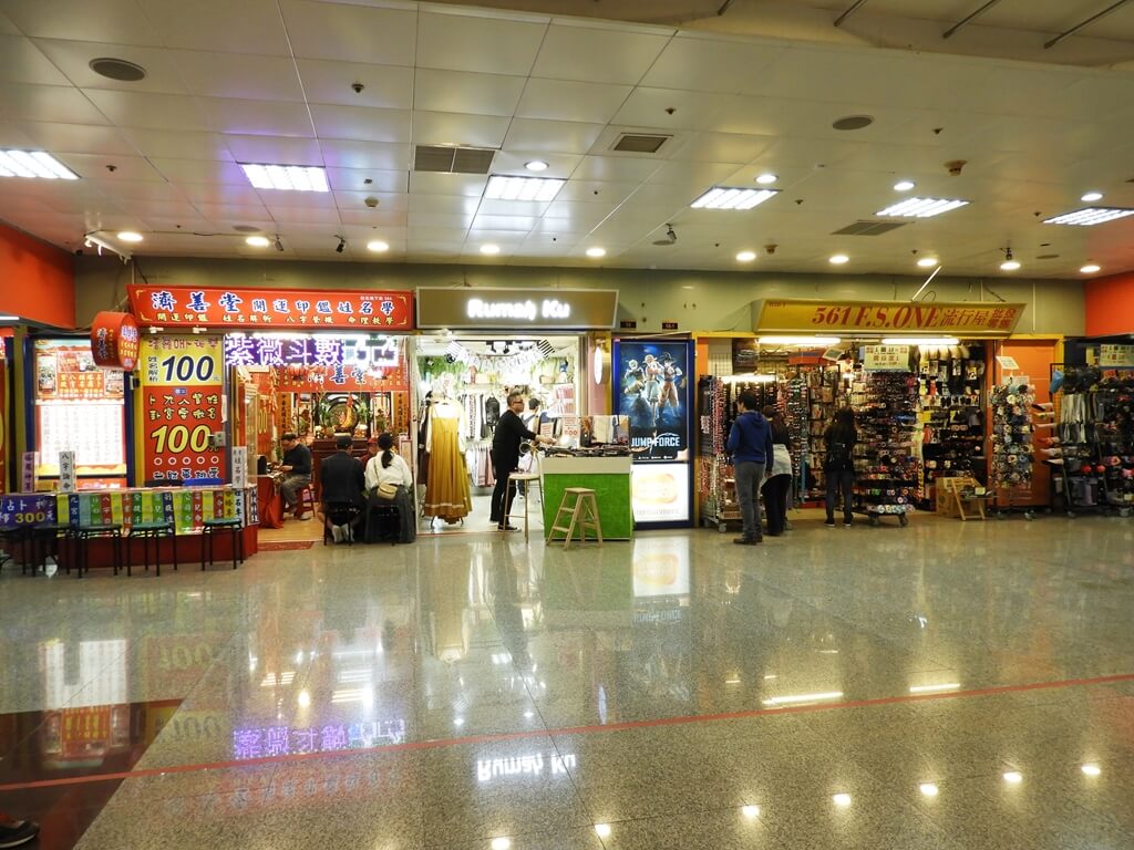 台北地下街 Taipei City Mall的圖片：濟善堂、561 F.S.ONE 流行屋