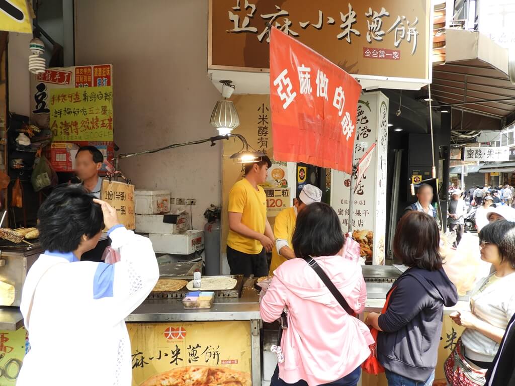 淡水老街的圖片：亞麻小米蔥餅店