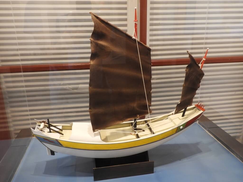 淡水小白宮（前清淡水關稅務司官邸）的圖片：戎克船（紅頭船）模型特寫