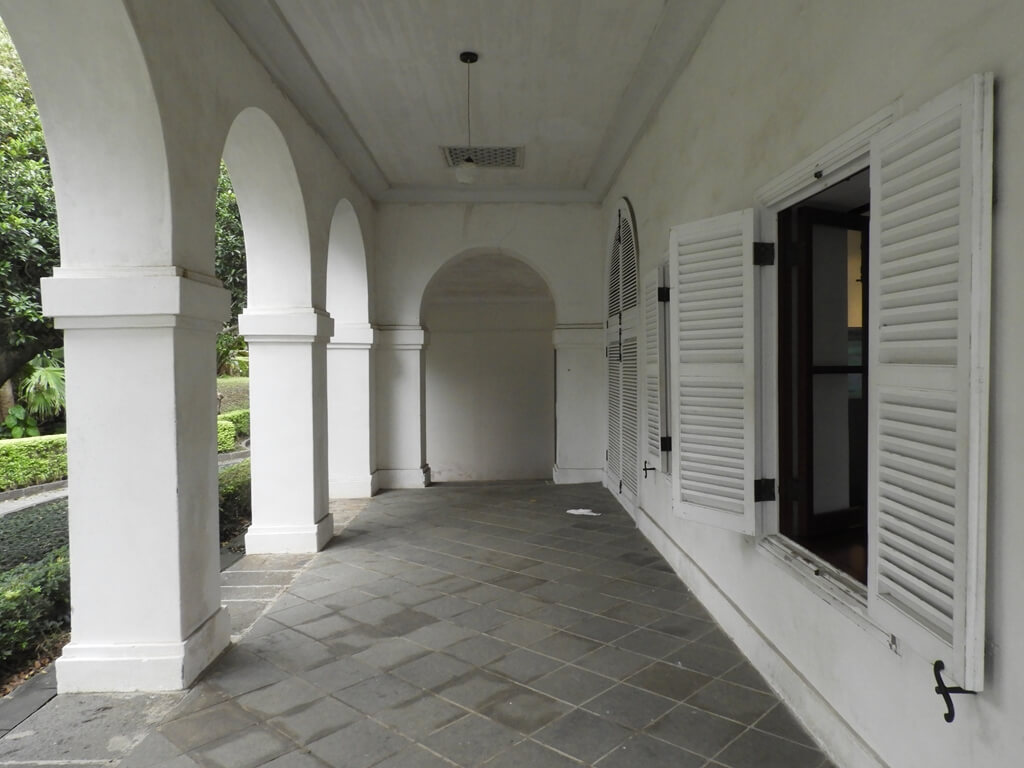 淡水小白宮（前清淡水關稅務司官邸）的圖片：戶外走廊（123661022）
