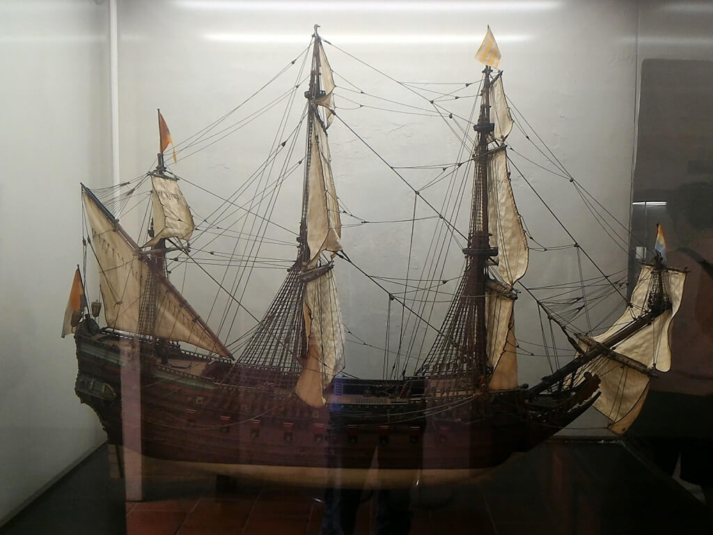 淡水紅毛城的圖片：威廉王子號古船模型