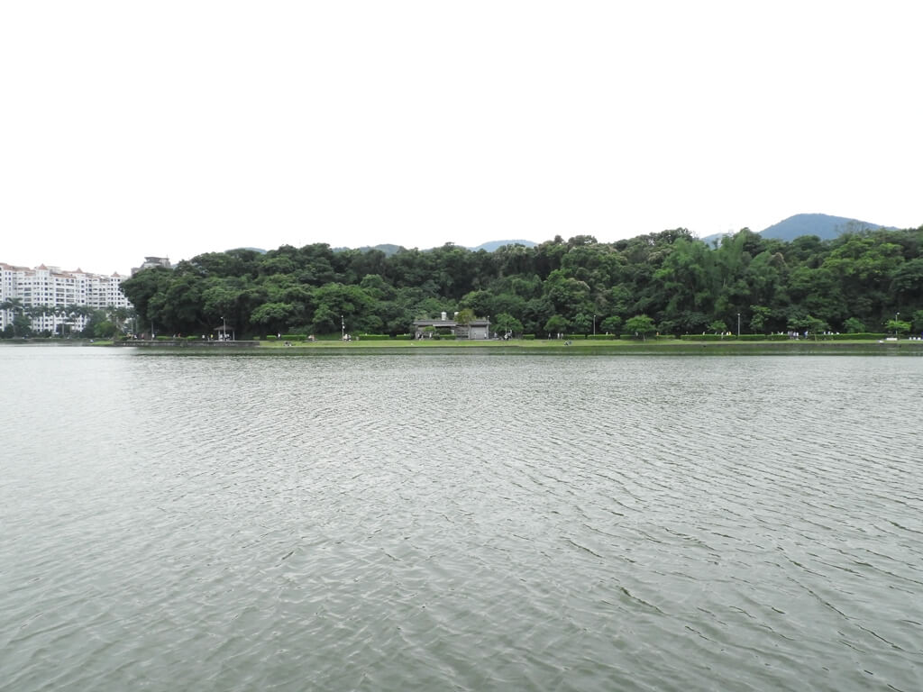 碧湖公園的圖片：寧靜的碧湖池水（123661320）