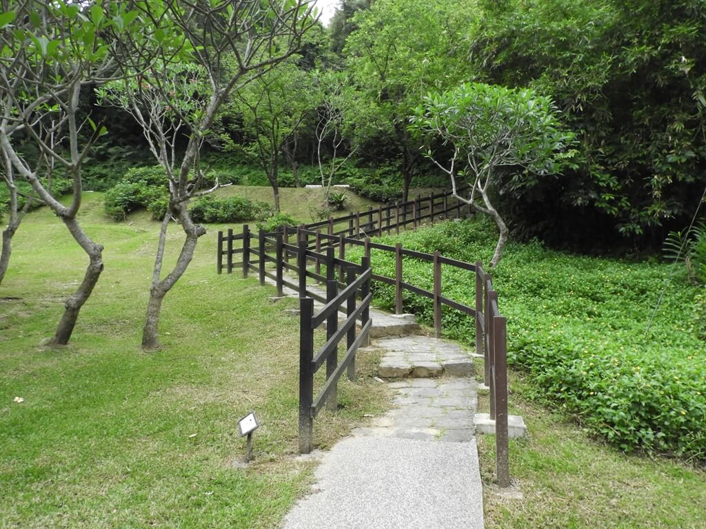 碧湖公園的圖片：登山步道入口之一