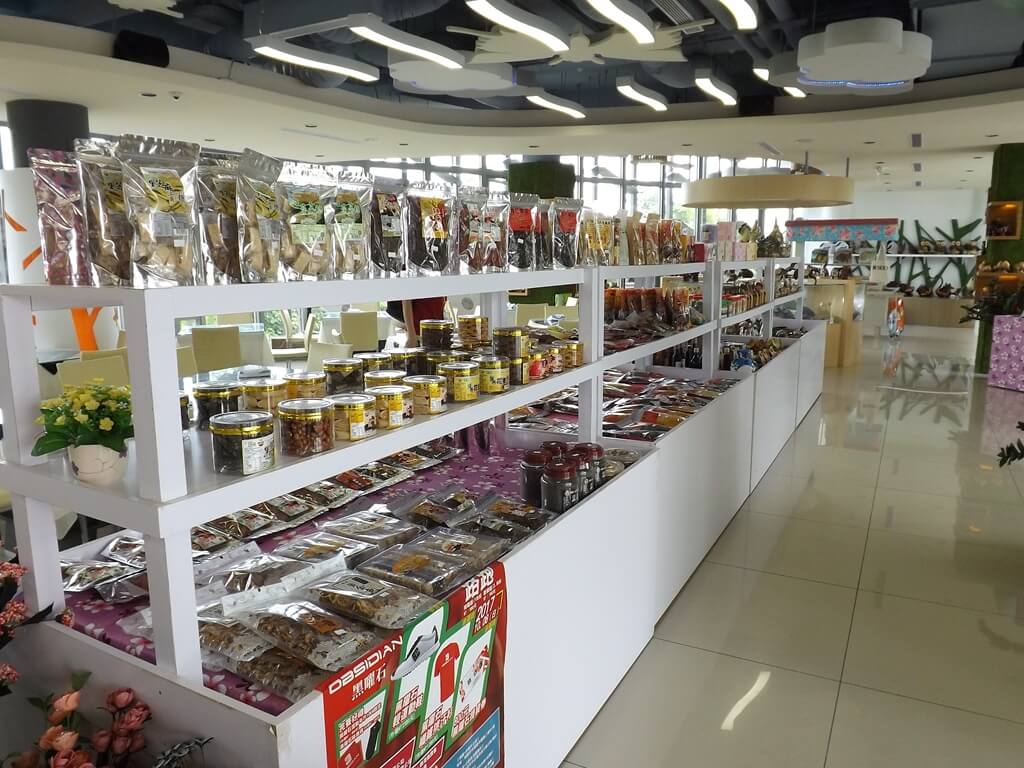 臺灣客家文化館的圖片：紀念品商店內的景物、各類客家食品、蜜餞