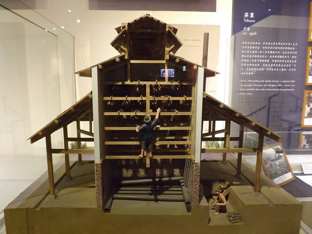 臺灣客家文化館的圖片：傳統的客家菸業模型