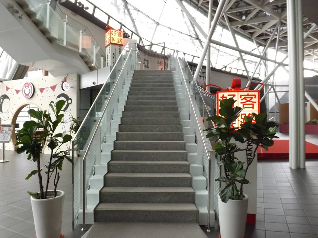 臺灣客家文化館的圖片：館內階梯