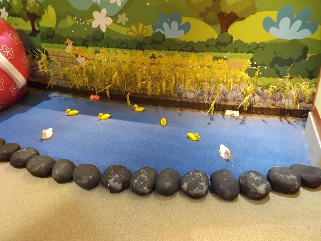 臺灣客家文化館的圖片：池塘及小鴨造形