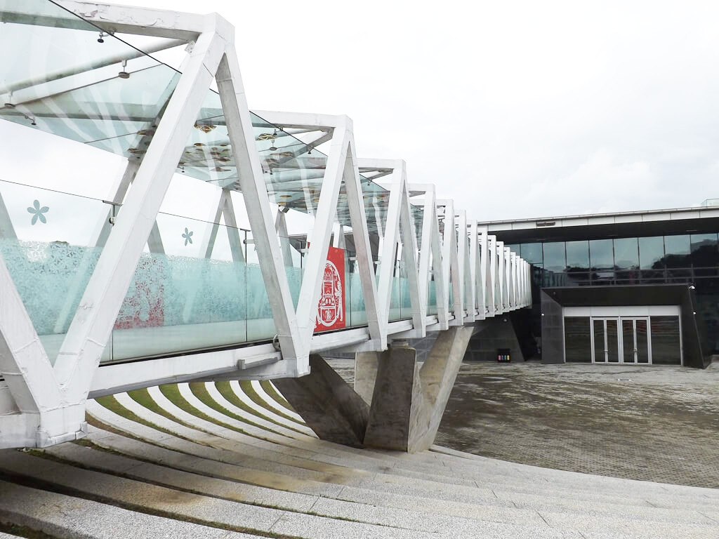 臺灣客家文化館的圖片：玻璃空橋的外觀