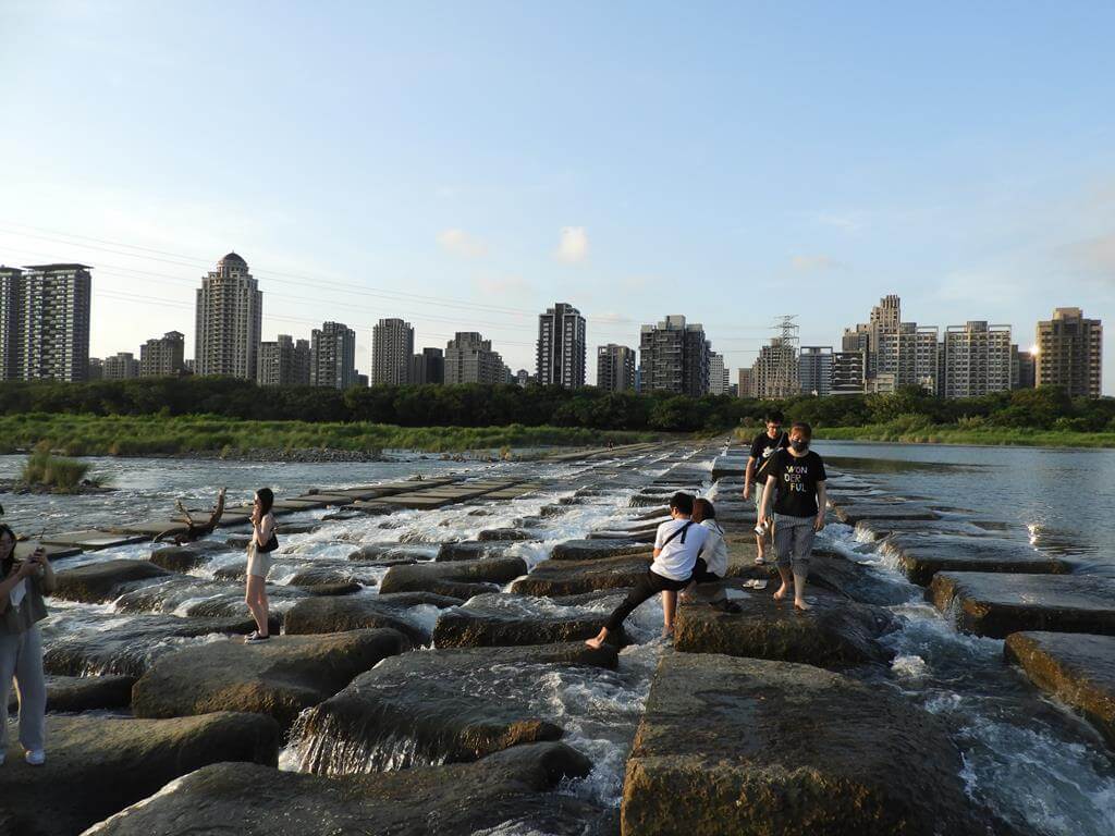 竹北頭前溪豆腐岩的圖片：第24張照片